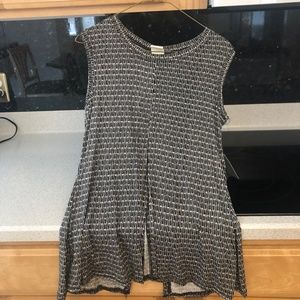 Daisy Fuentes size S black and white sleeveless  tunic top